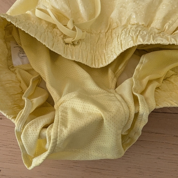 Zyia Active Fizzy Lemon Bubbles Hi-Rise Bomber Athletic Shorts - Picture 10 of 10